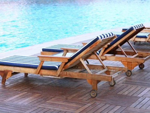 Replacement Cushions for Pool Lounges: How to Choose the Right One for Your Space